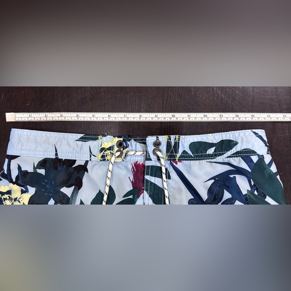 Tommy Bahama Relax Men’s Tropical Print Bathing Suit Swim Trunks SIze Medium - Picture 9 of 10
